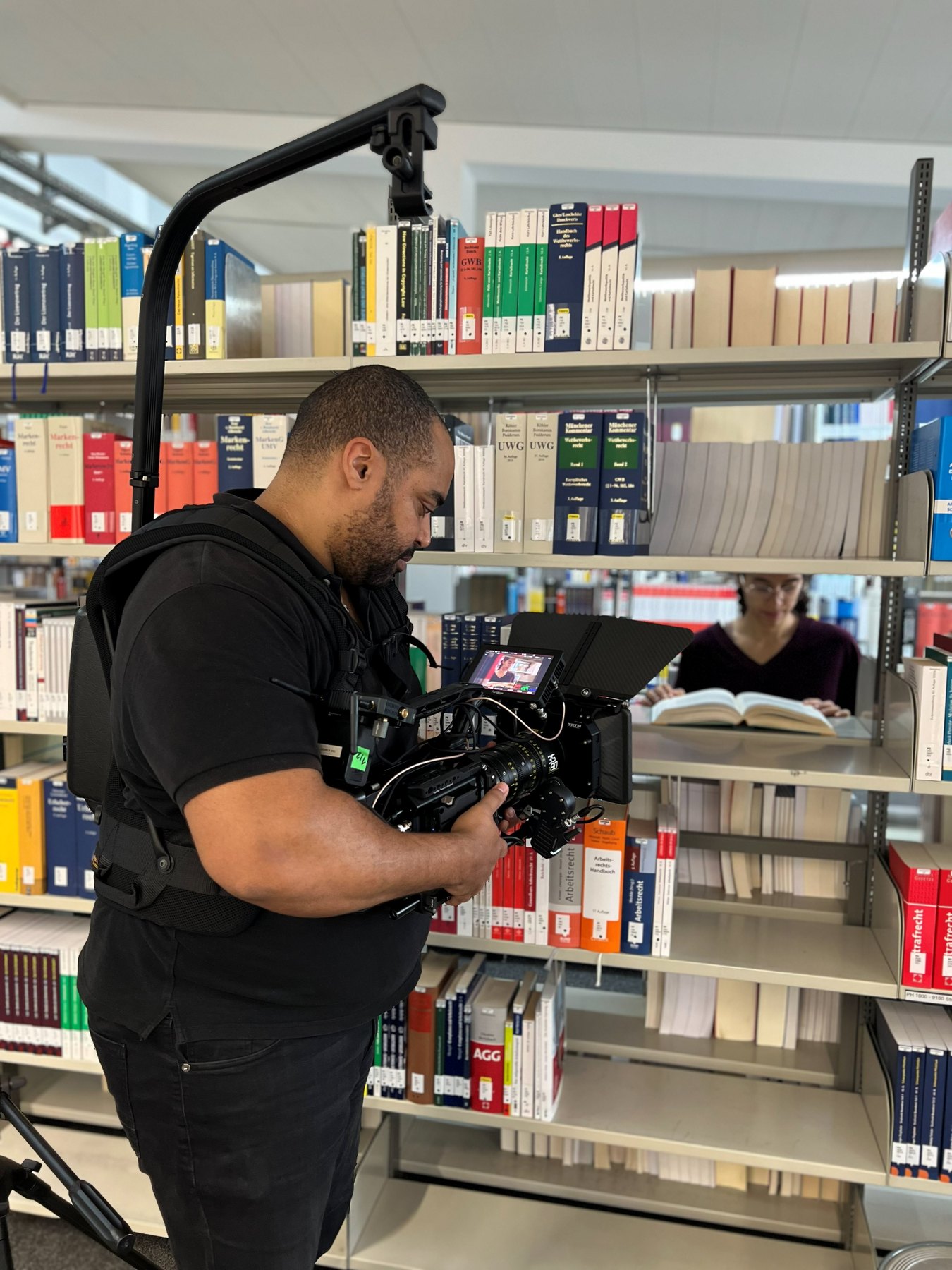 Dreharbeiten in der Bibliothek der Hochschule Darmstadt